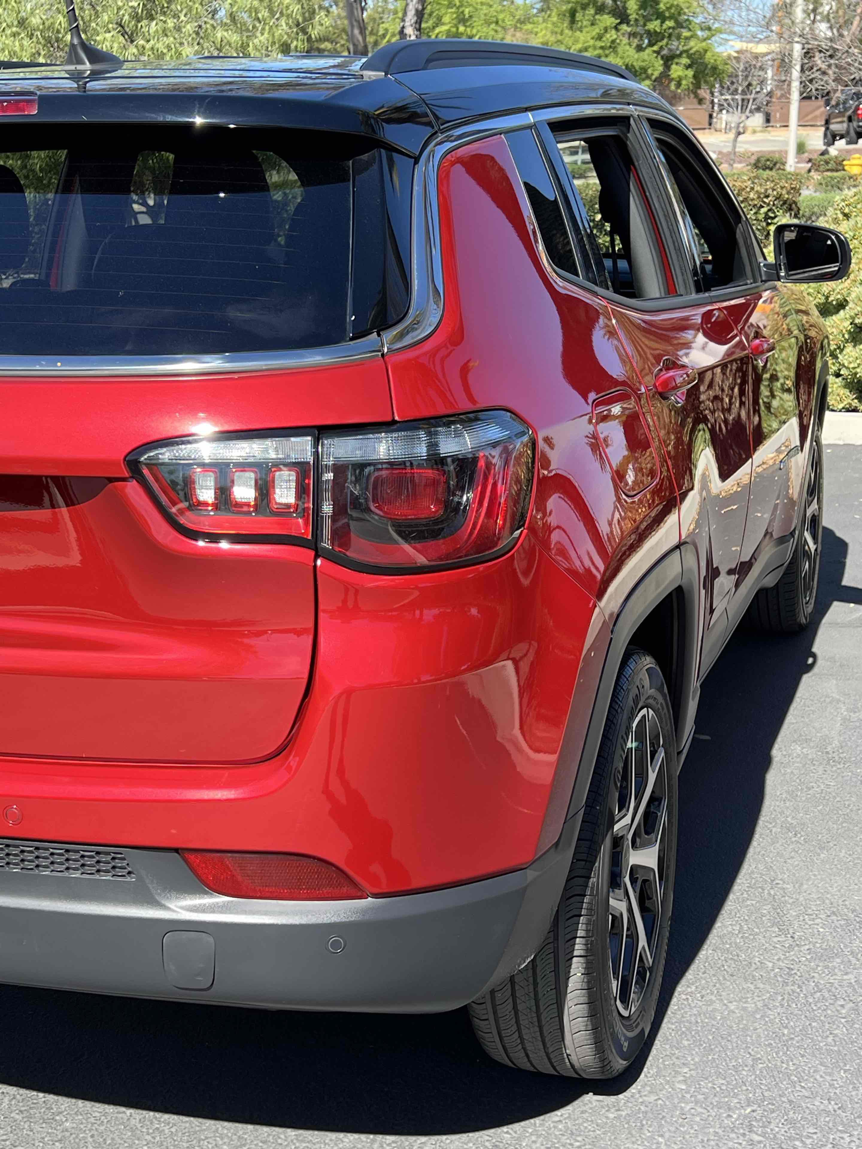 Used 2025 Jeep Compass Limited image 58