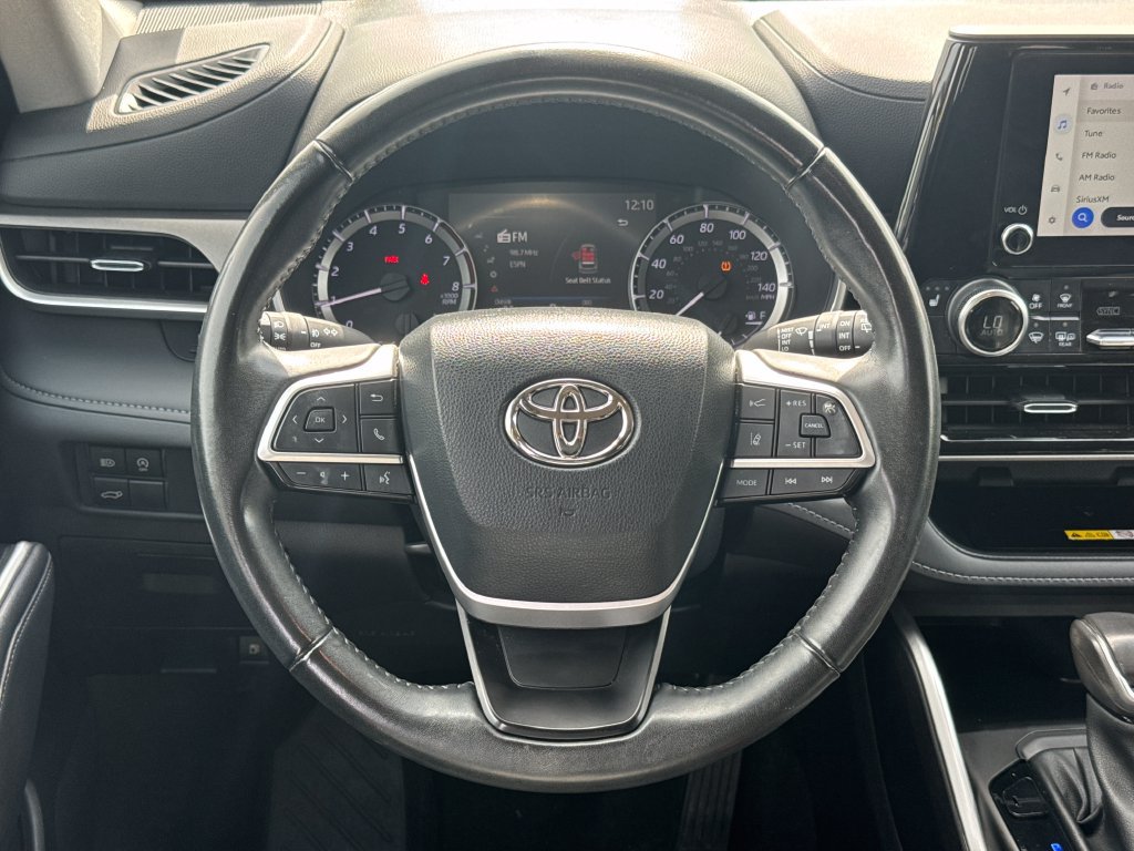 Used 2023 Toyota Highlander XLE AWD/4WD image 15