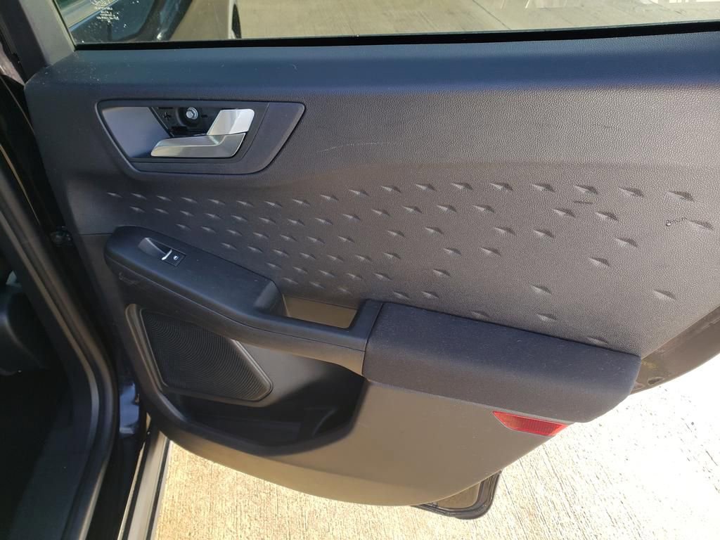 Used 2020 Ford Escape SE image 24