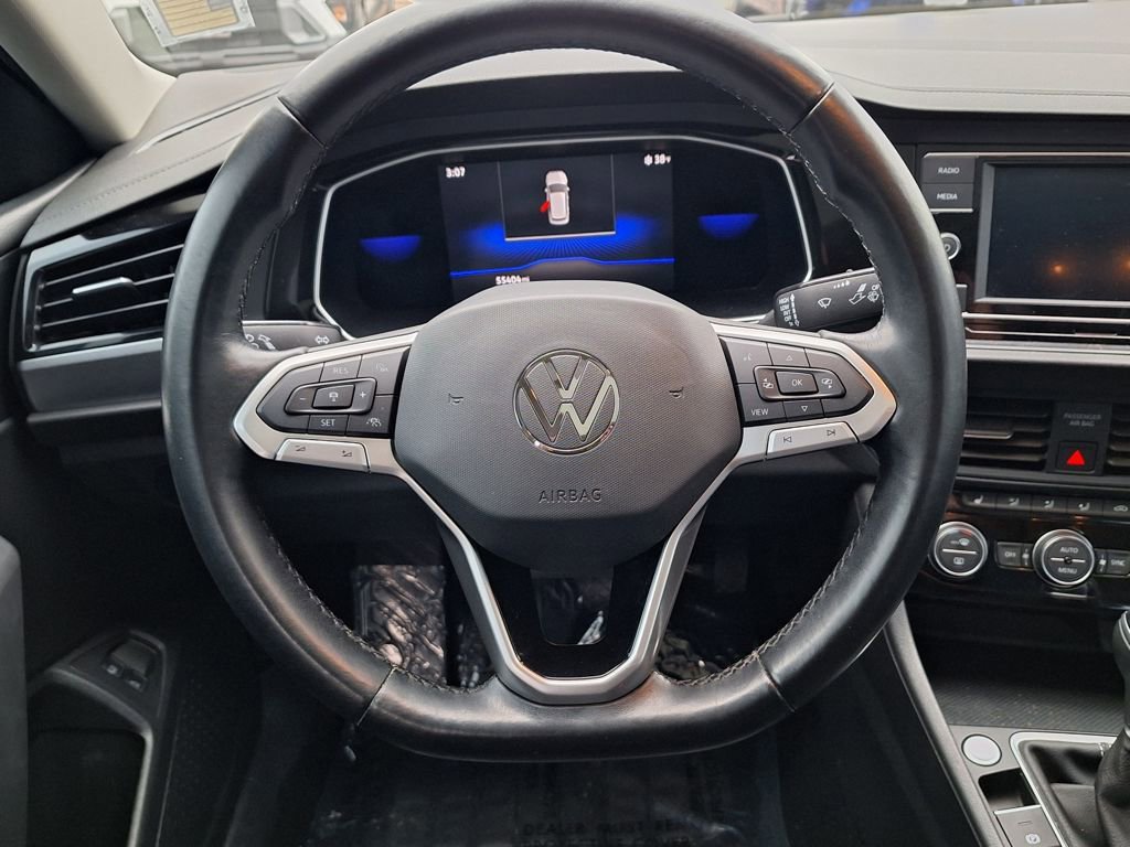 Used 2022 Volkswagen Jetta SE image 16