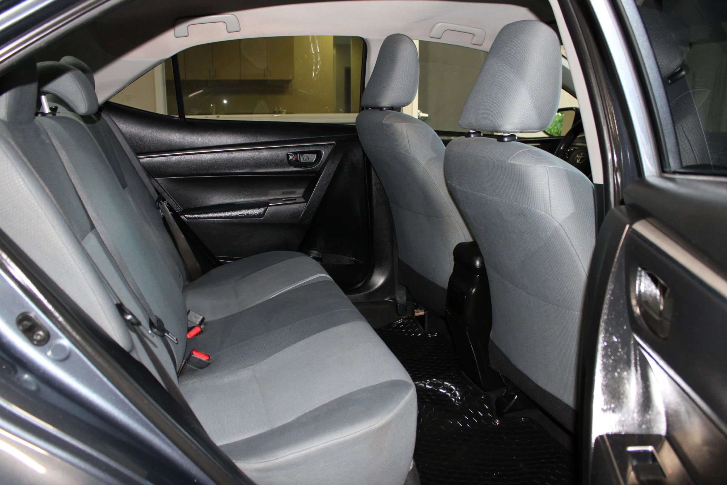 Used 2015 Toyota Corolla L FWD image 25