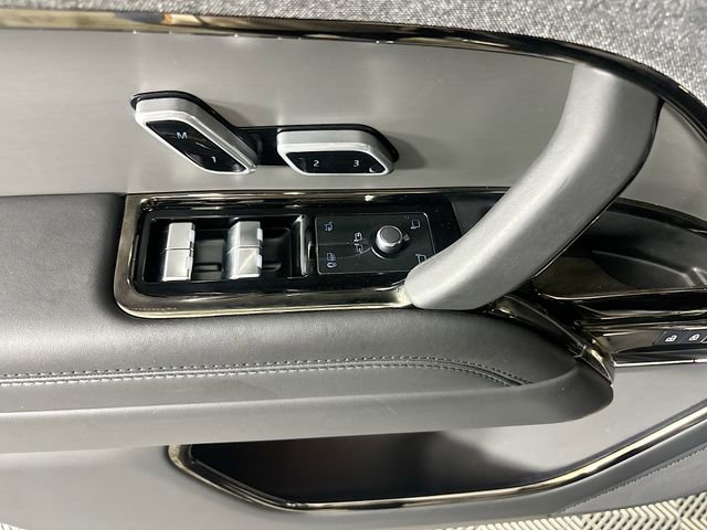 Used 2025 Land Rover Range Rover Sport SE image 20