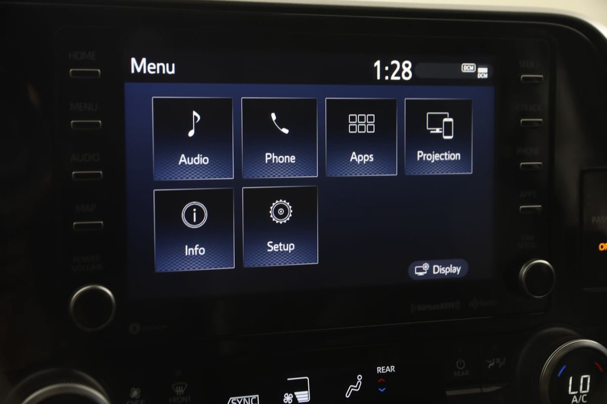 Used 2022 Toyota Highlander XLE FWD image 32