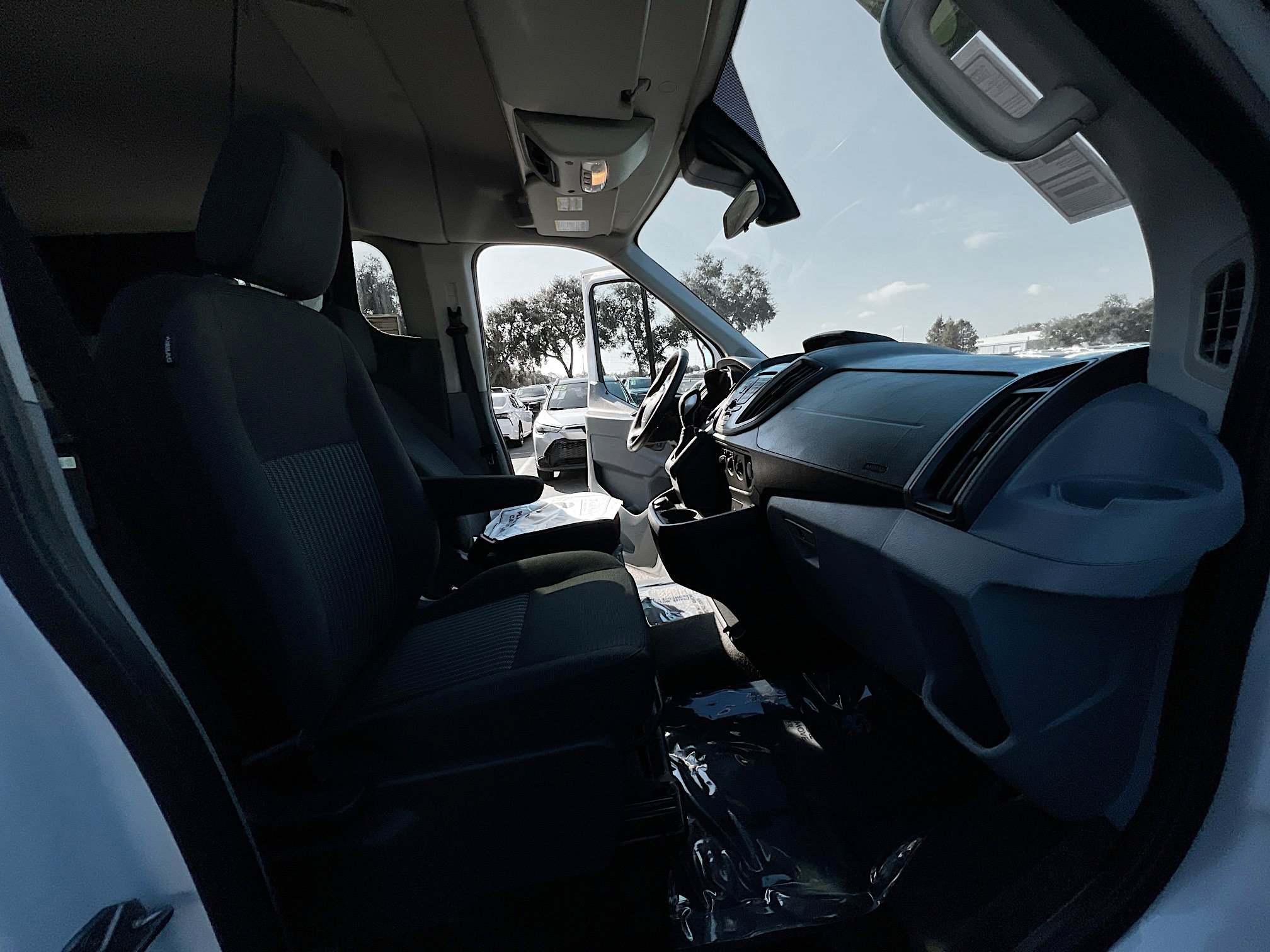 Used 2018 Ford Transit 150 XLT image 31