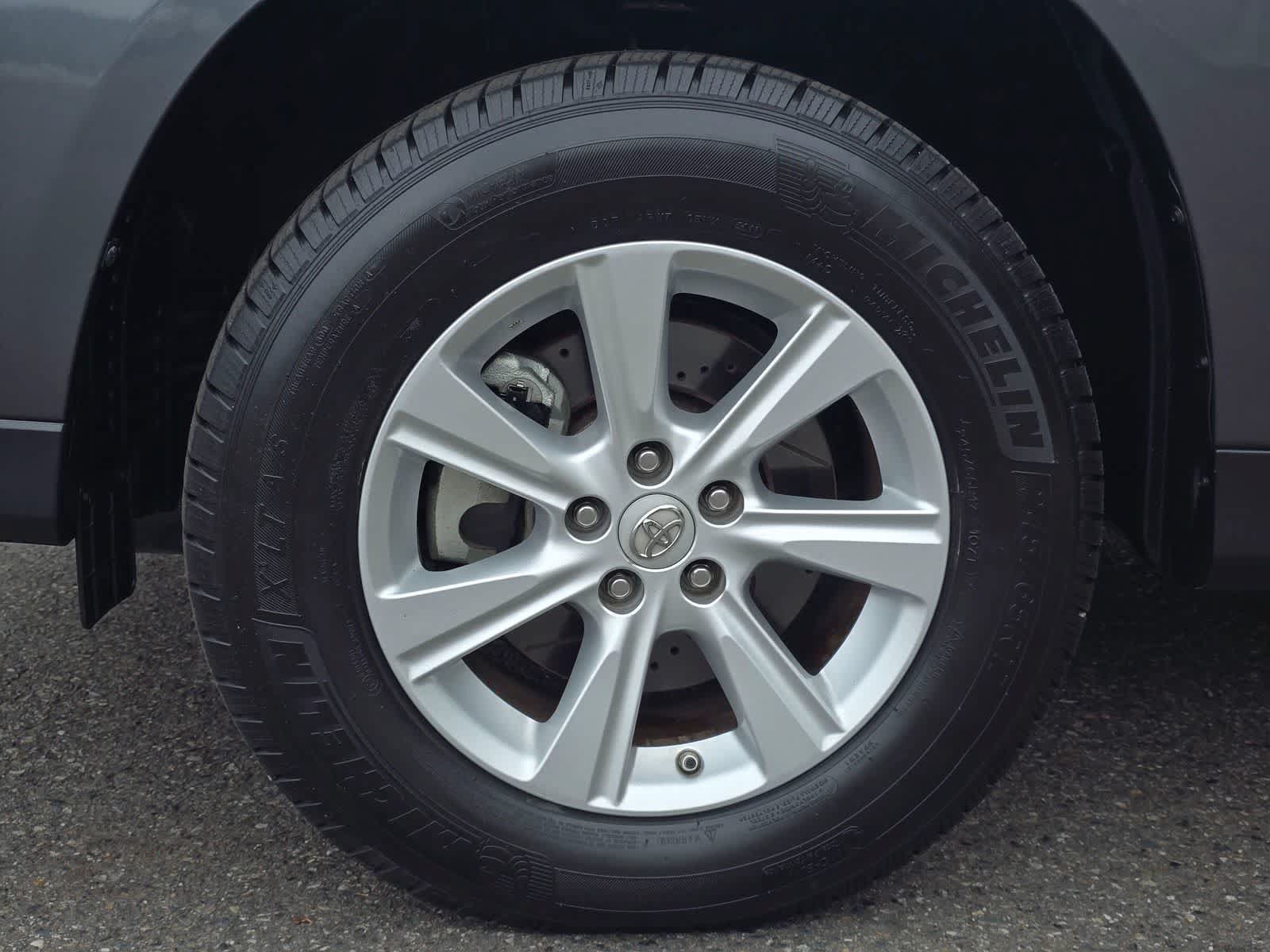 Used 2011 Toyota Highlander SE w/ Tow Pkg AWD/4WD image 8
