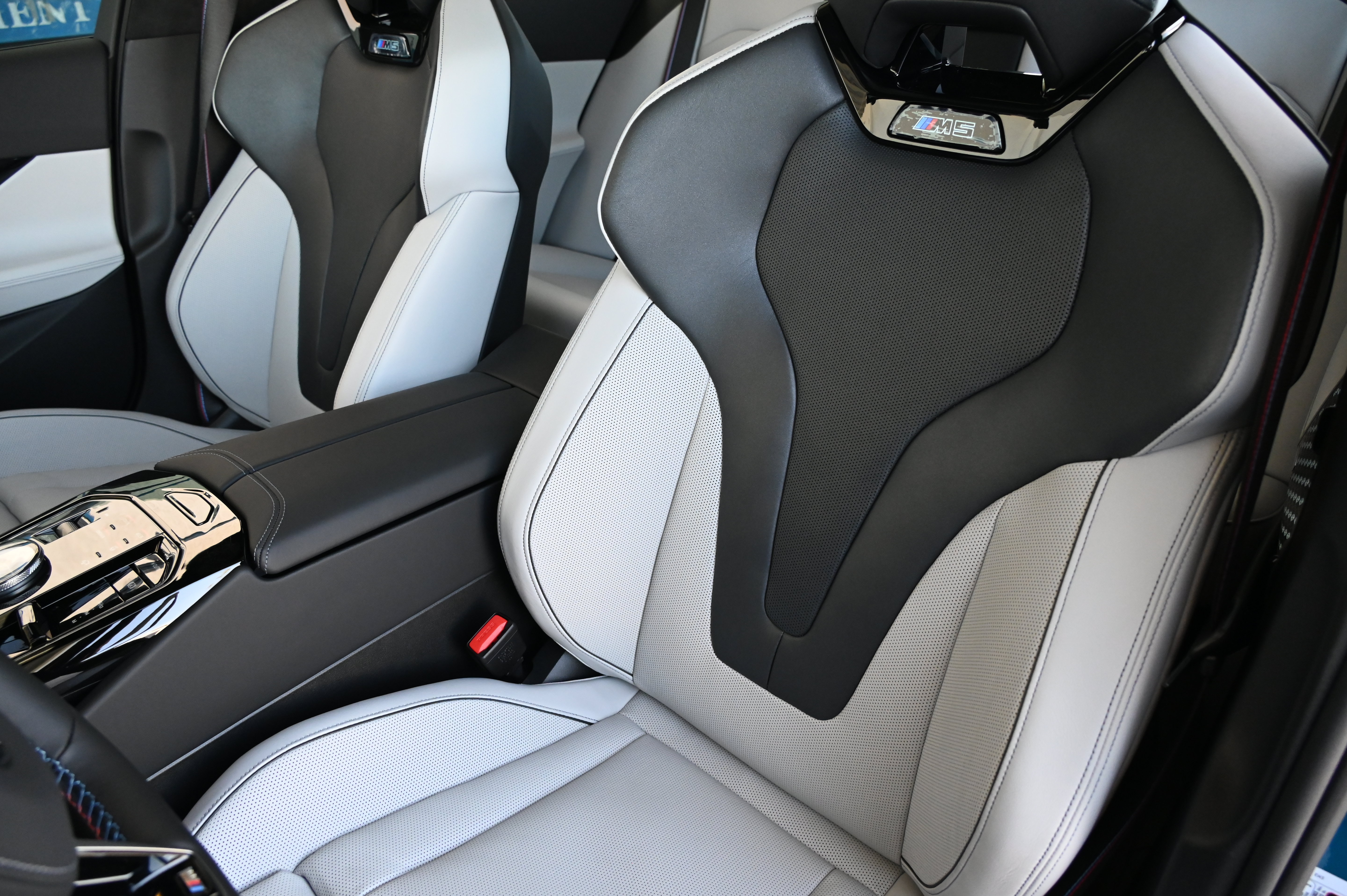 New 2027 BMW M5 w/ Executive Package AWD/4WD image 11