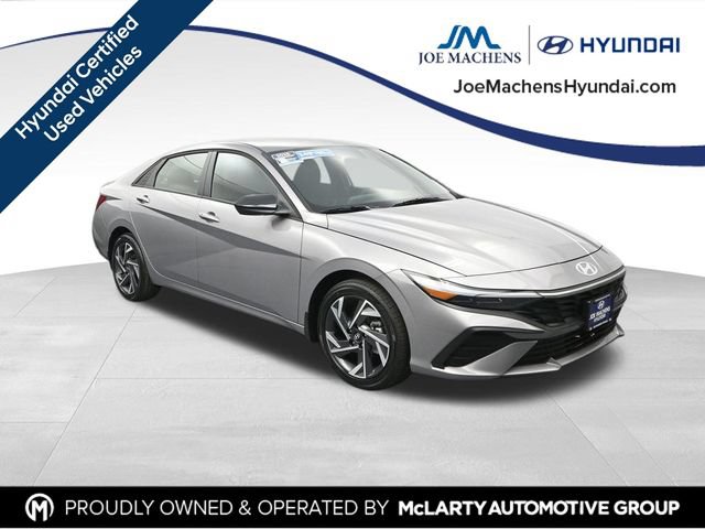 Used 2025 Hyundai Elantra SEL FWD image 2