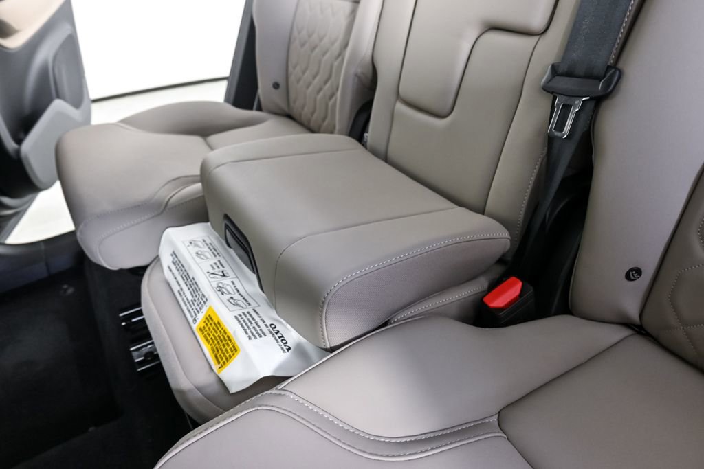 Certified 2026 Volvo XC90 B6 Plus w/ Protection Package Premier image 24