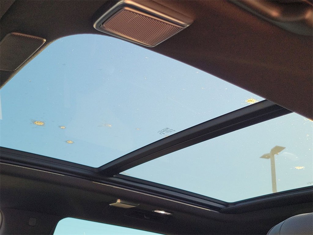 Certified 2023 Cadillac Escalade Premium Luxury w/ Performance Package image 18