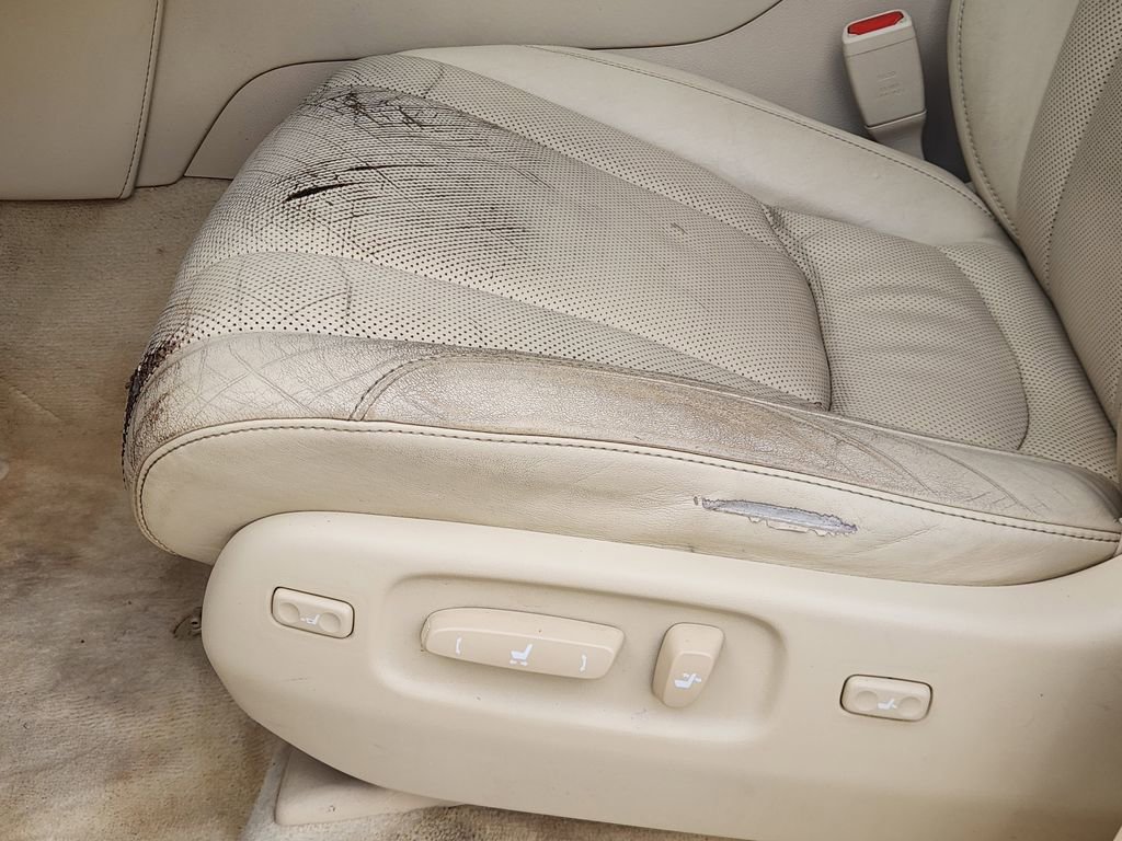 Used 2017 Lexus LX 570 4WD w/ Luxury Package image 24