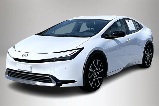 Used 2025 Toyota Prius Plug-In Hybrid image 2