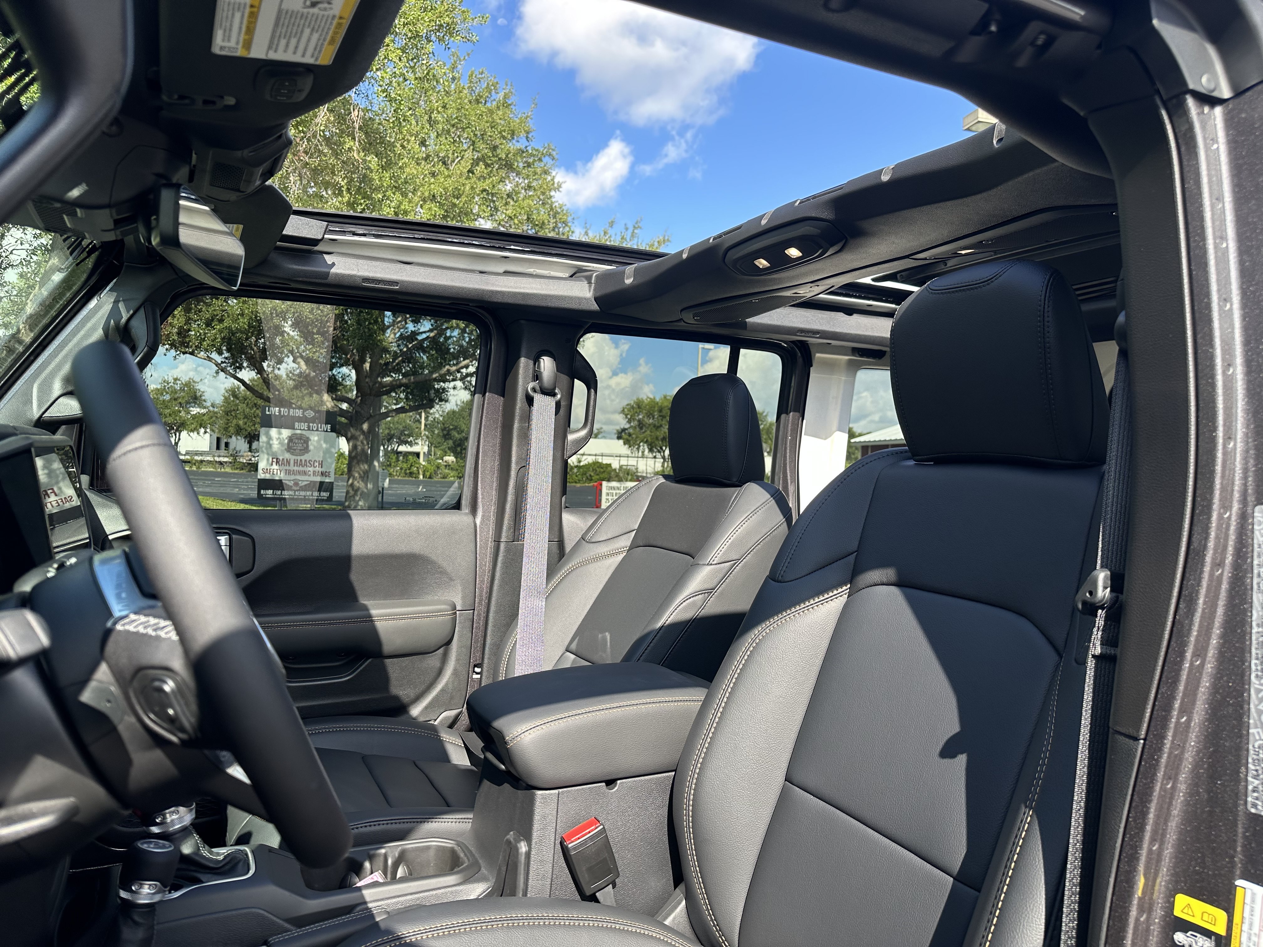 Used 2025 Jeep Wrangler Unlimited Sahara w/ Safety Group AWD/4WD image 35