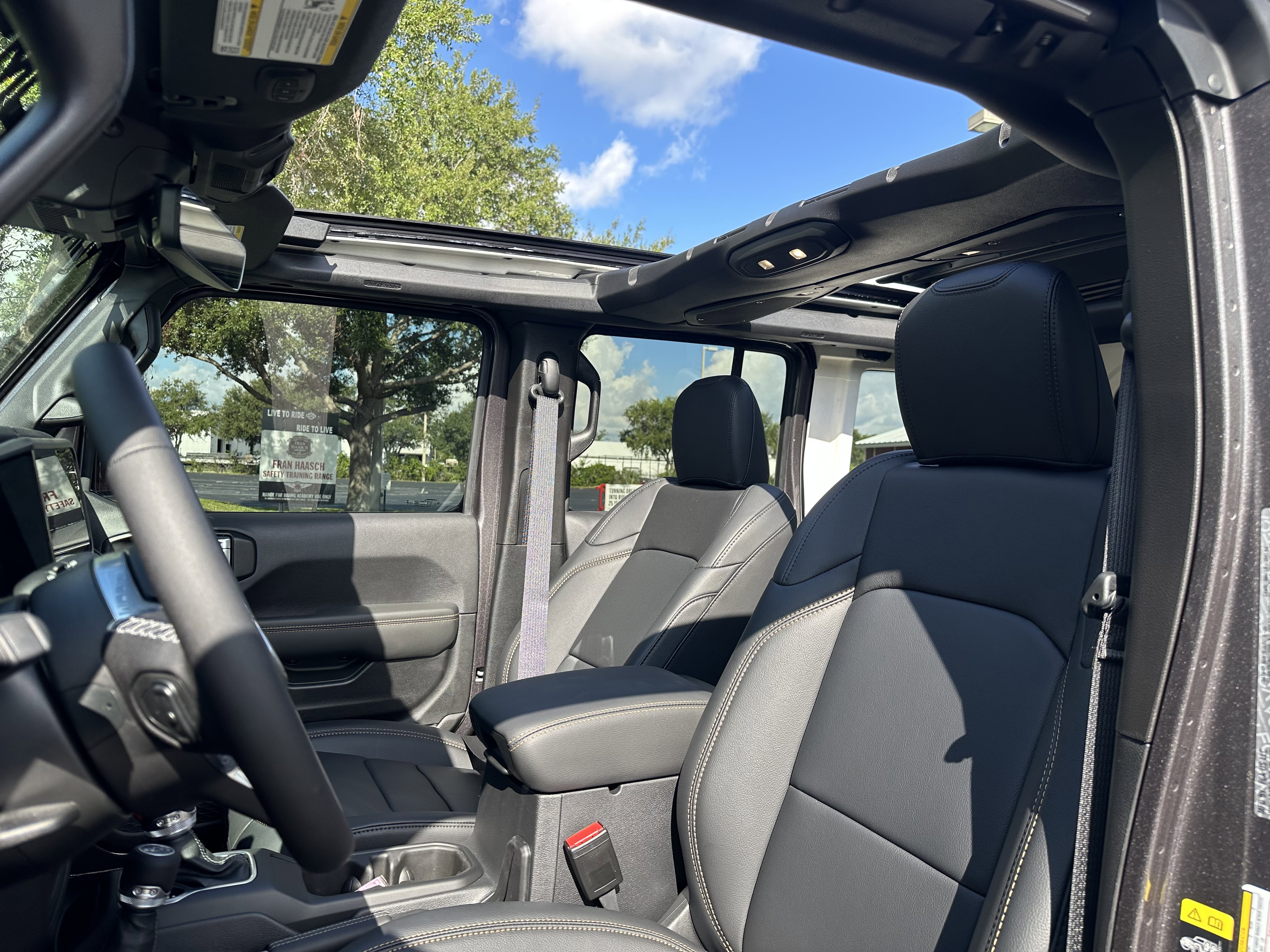 Used 2025 Jeep Wrangler Sahara w/ Safety Group image 35