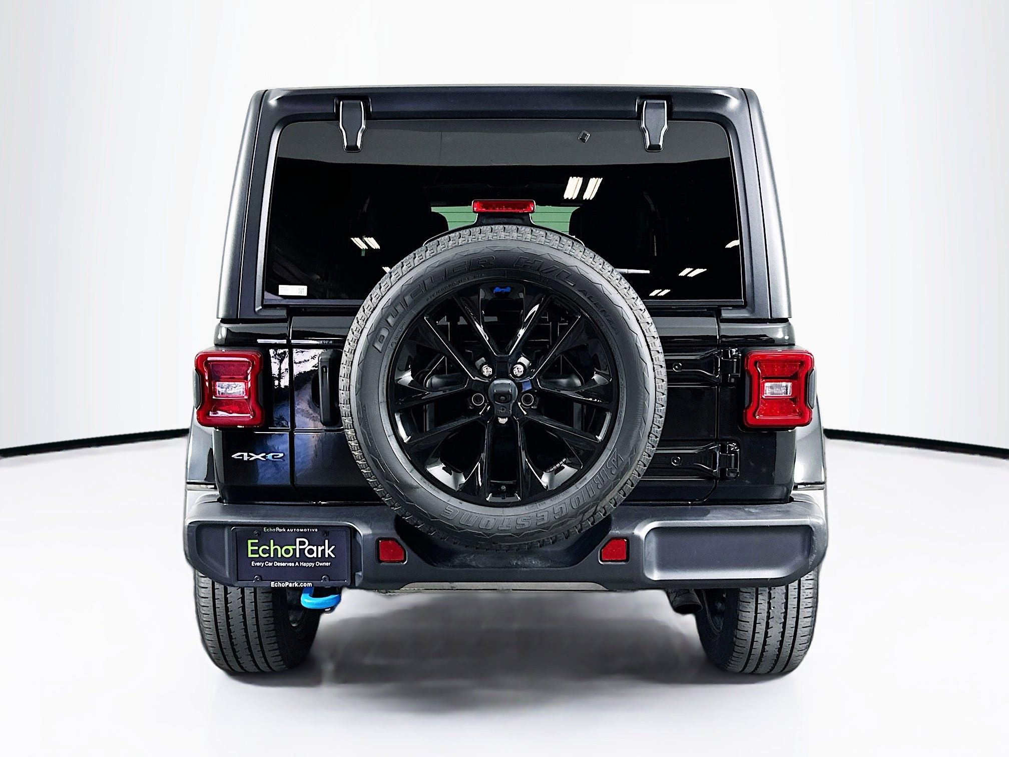 Used 2023 Jeep Wrangler Sahara AWD/4WD image 7