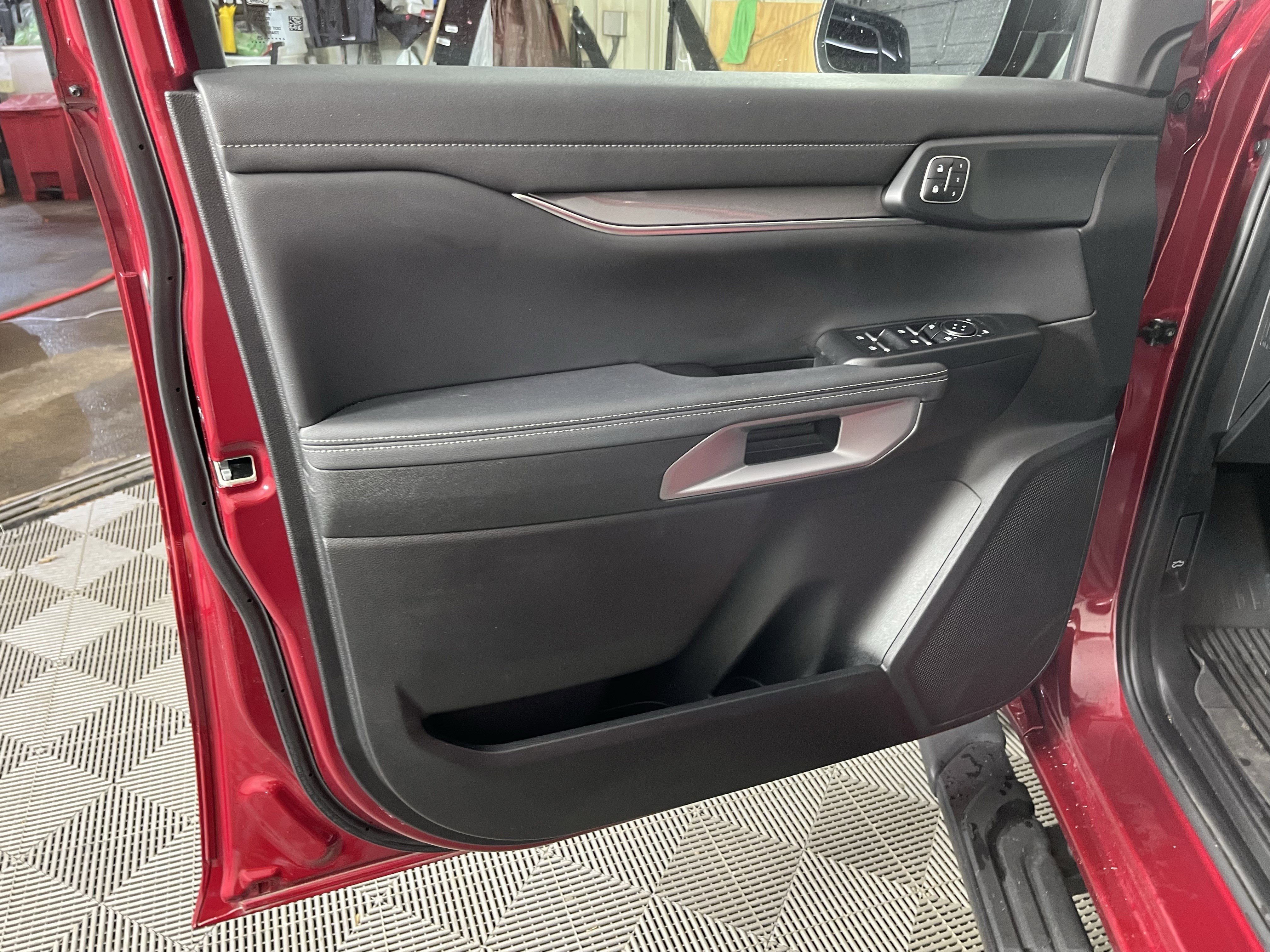 Used 2025 Ford Ranger Lariat w/ Chrome Accent Package image 16