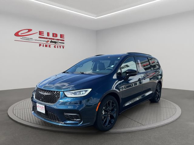 Used 2025 Chrysler Pacifica Limited
