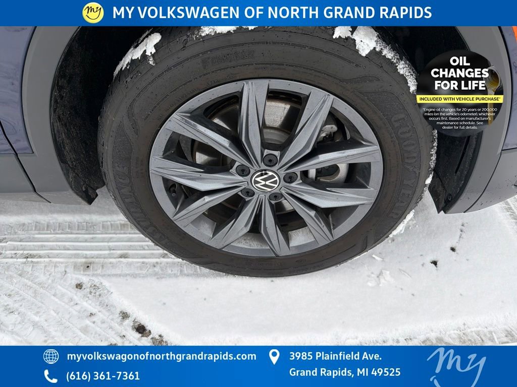 Used 2022 Volkswagen Tiguan SE w/ Panoramic Sunroof Package image 35