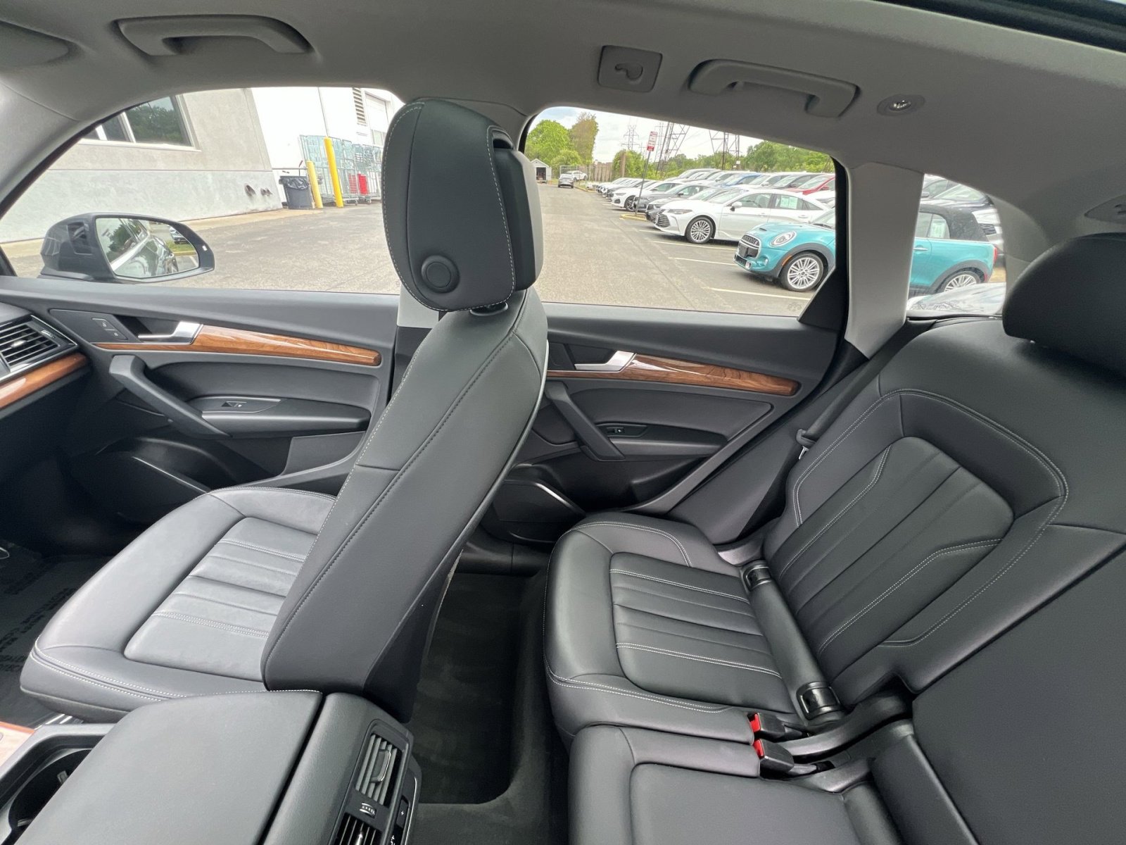 Used 2023 Audi Q5 2.0T Premium w/ Convenience Package AWD/4WD image 3