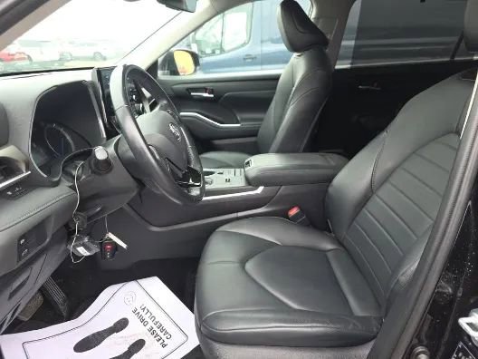 Used 2021 Toyota Highlander XLE image 7