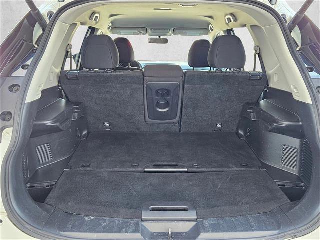 Used 2018 Nissan Rogue SV image 6