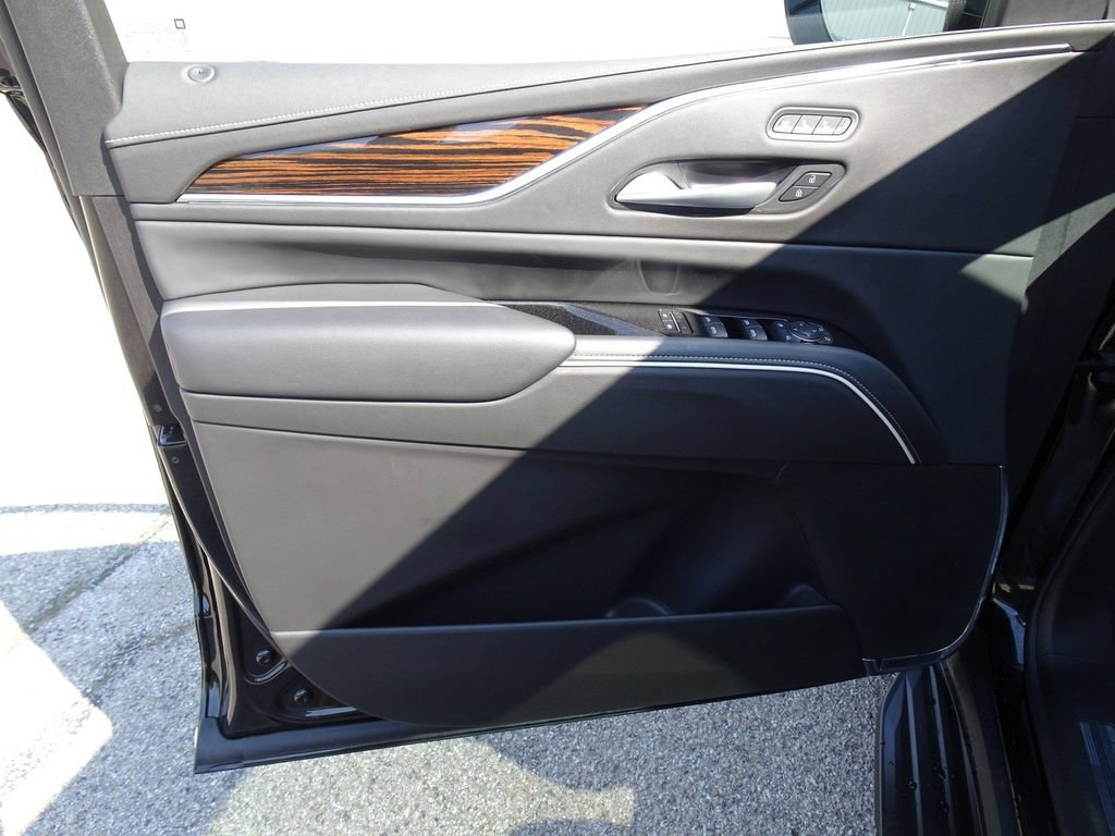 Certified 2024 Cadillac Escalade ESV Premium Luxury AWD/4WD image 12