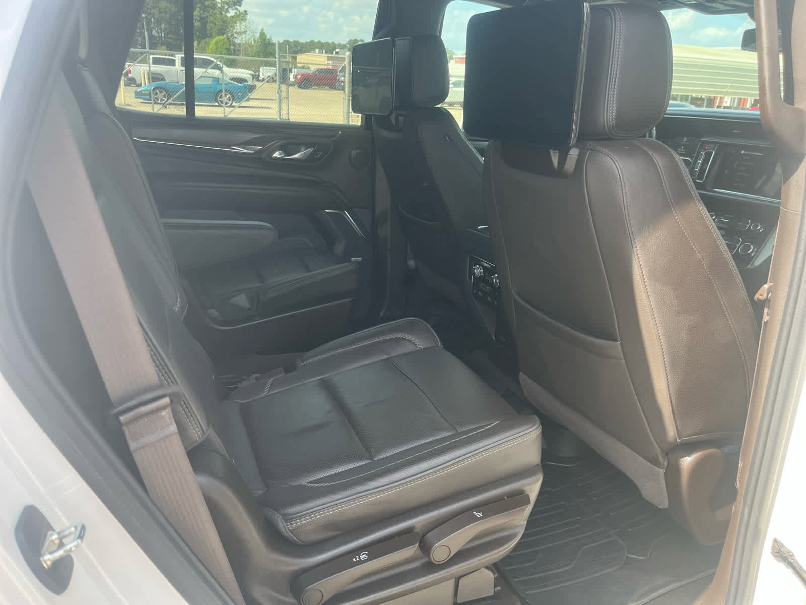 Used 2023 GMC Yukon Denali w/ Max Trailering Package image 32