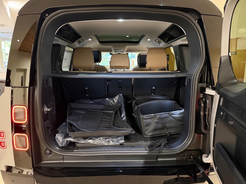 New 2026 Land Rover Defender 110 S image 3