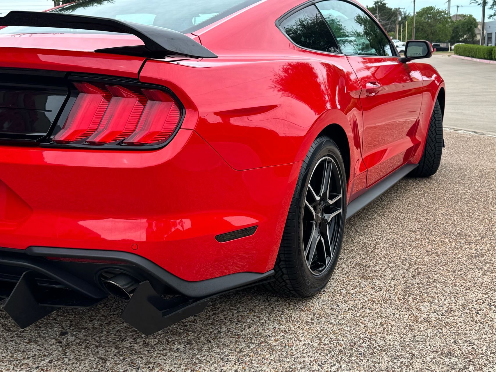 Used 2023 Ford Mustang Premium RWD image 4