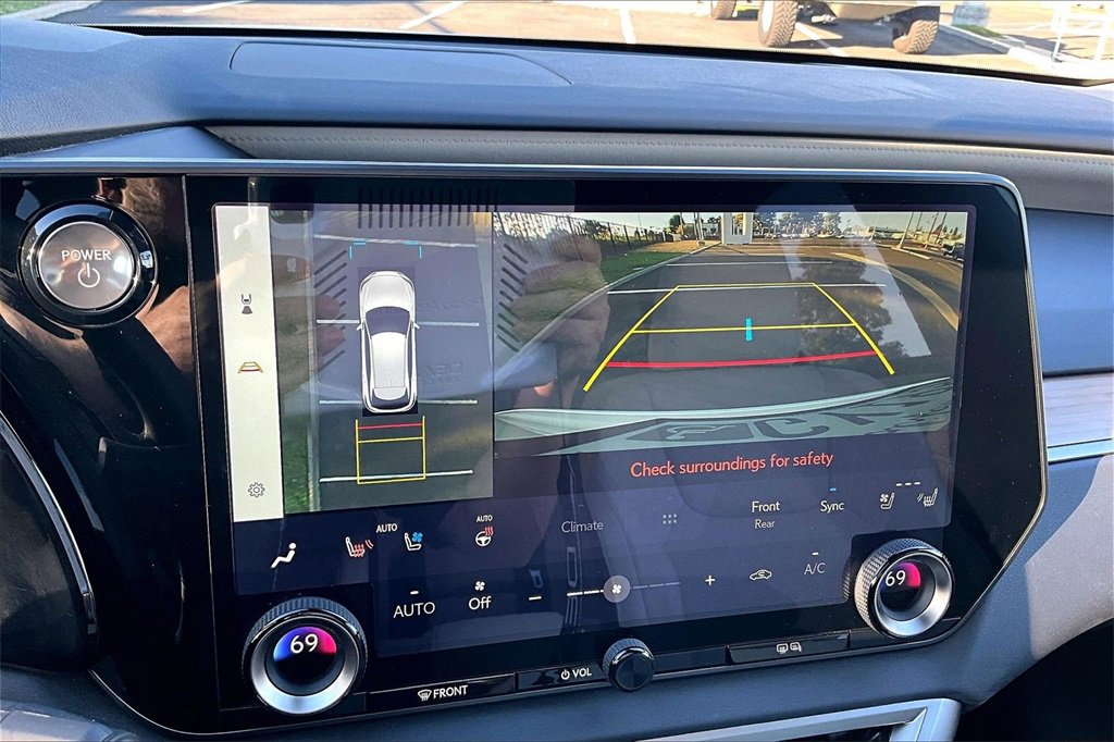 Used 2024 Lexus RX 450h AWD w/ Luxury Package image 10