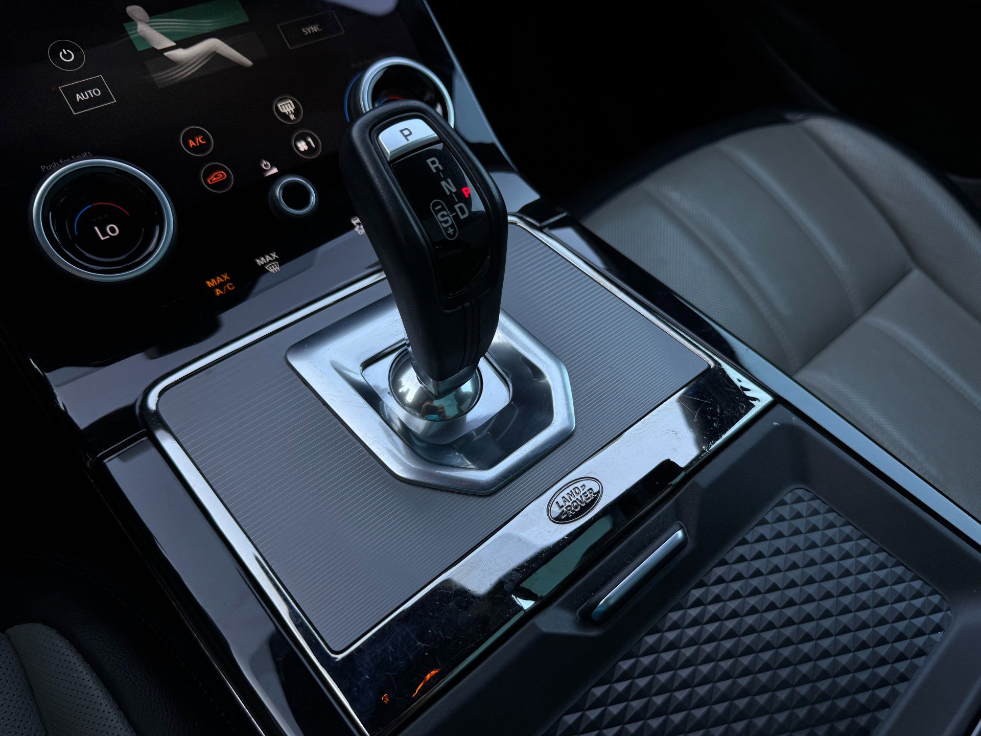 Used 2020 Land Rover Range Rover Evoque R-Dynamic SE image 67