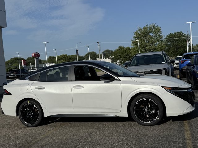 New 2026 Nissan Sentra SR w/ Floor Mat Package FWD image 6