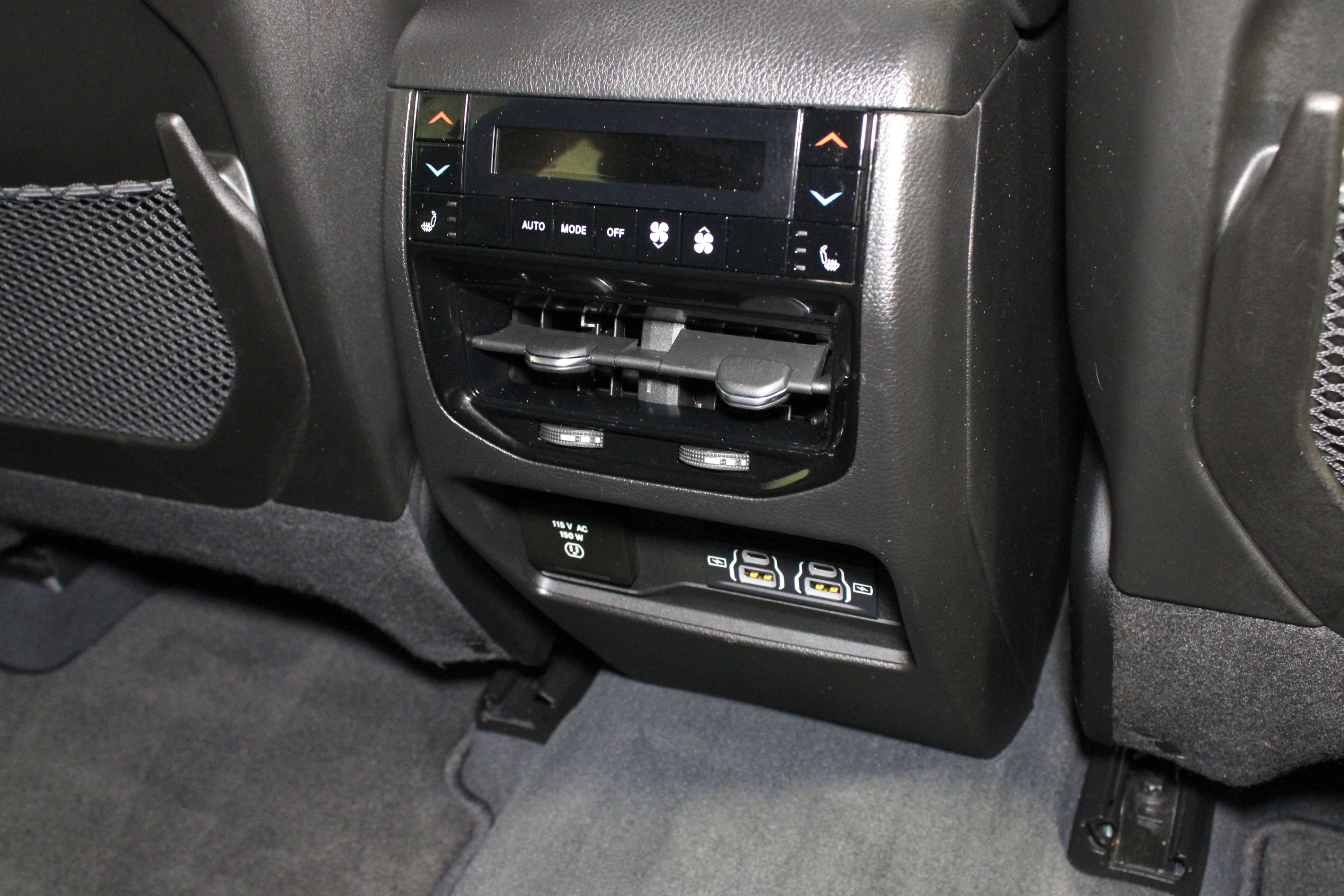 Used 2023 Jeep Grand Cherokee Overland w/ Advanced Protech Group III AWD/4WD image 17