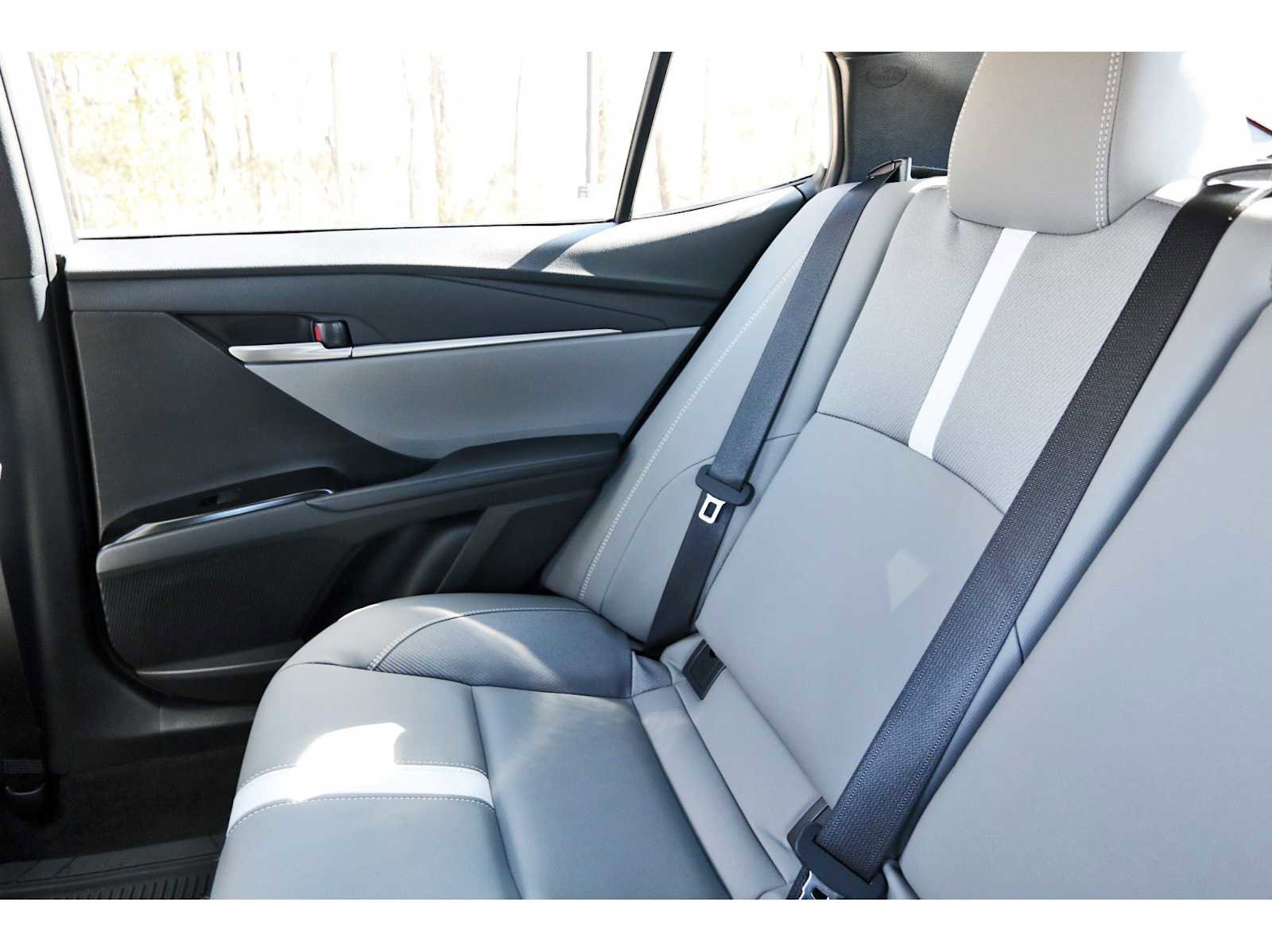 Used 2025 Toyota Camry SE image 9