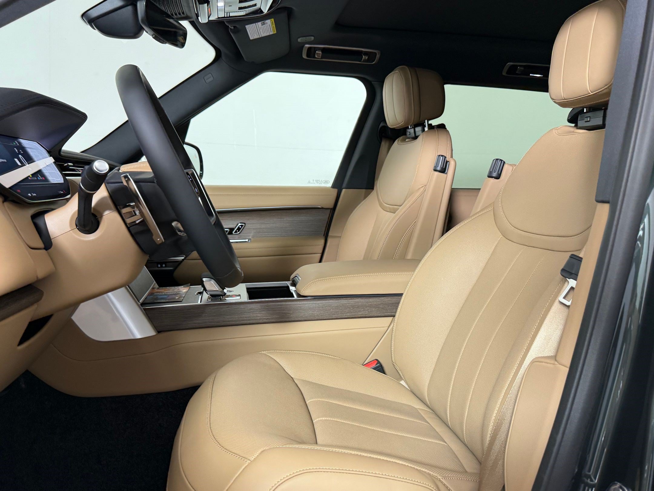 New 2026 Land Rover Range Rover Long Wheelbase SE AWD/4WD image 5