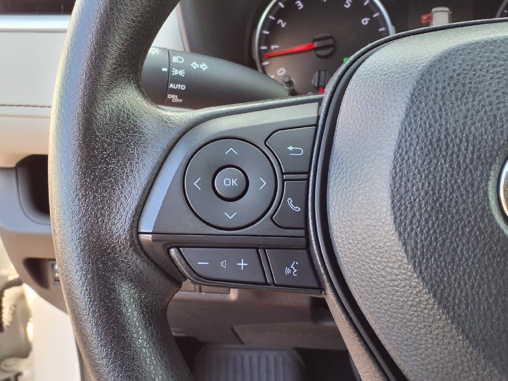 Used 2022 Toyota RAV4 XLE w/ Convenience Package FWD image 33