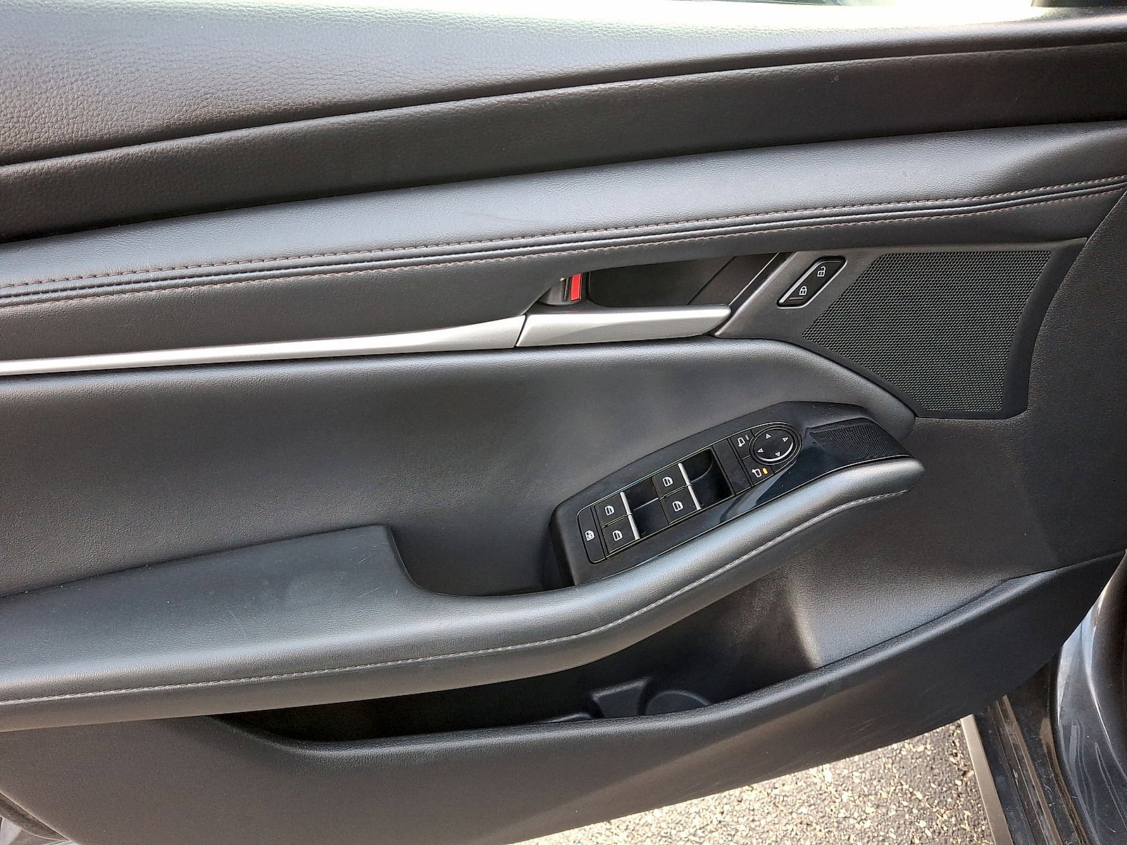 Used 2024 MAZDA MAZDA3 s FWD image 10