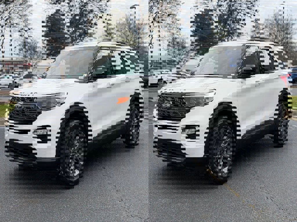 Certified 2023 Ford Explorer XLT w/ Equipment Group 202A image 6