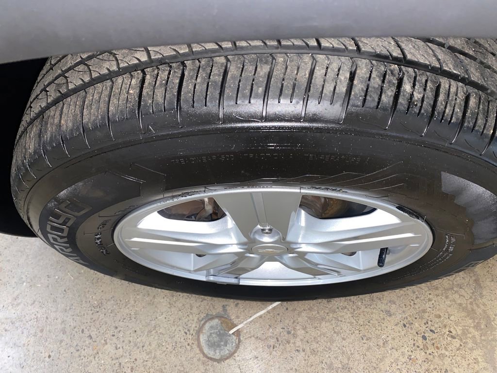 Used 2022 Chevrolet Trax LS w/ Tint and Cruise Package AWD/4WD image 17