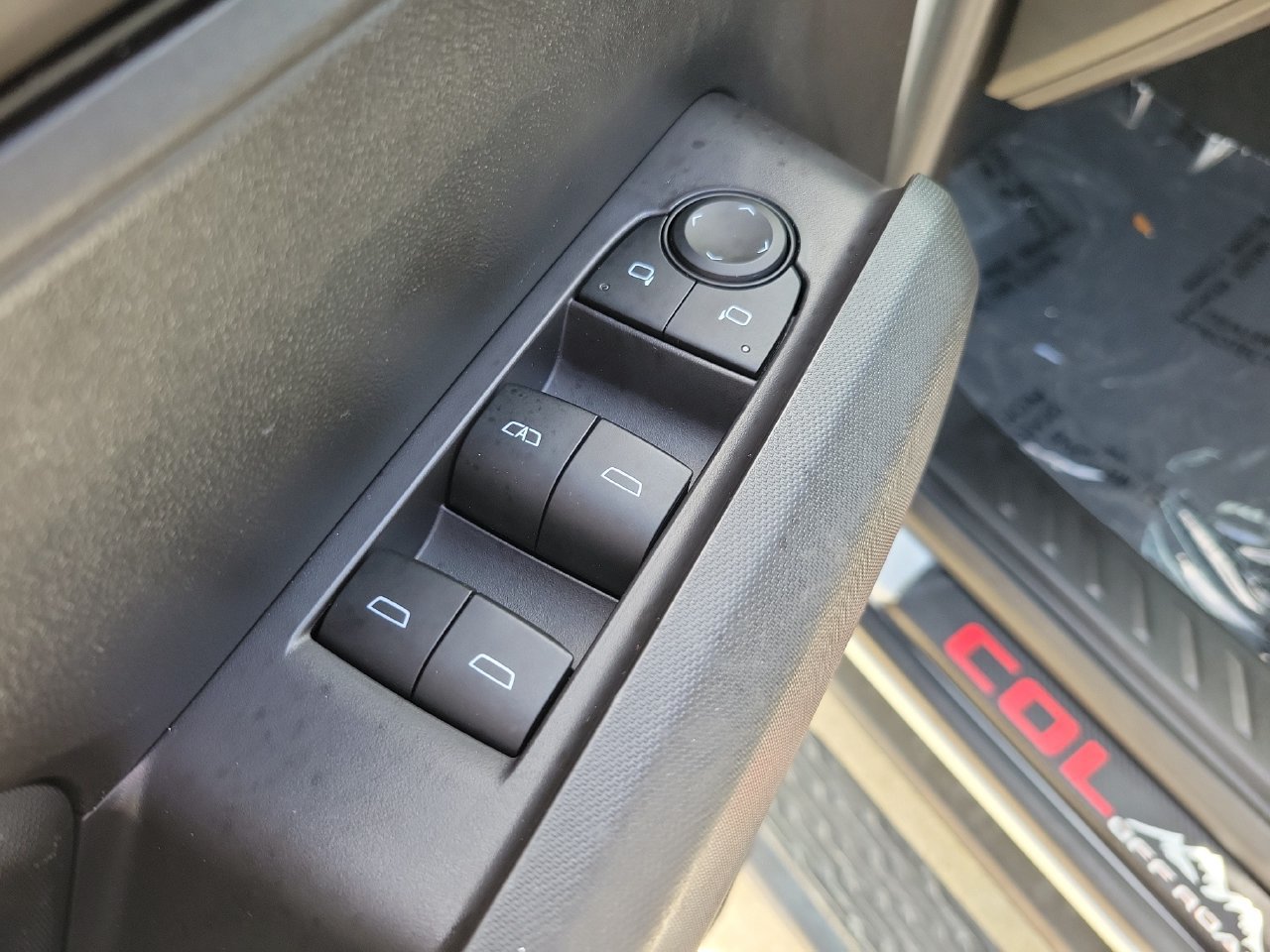 Used 2023 Chevrolet Colorado Trail Boss w/ Technology Package AWD/4WD image 13