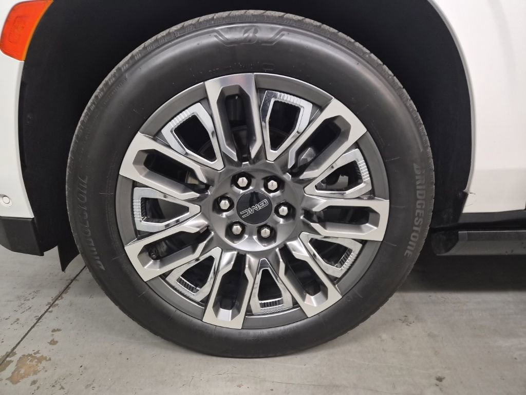 Used 2023 GMC Yukon Denali Ultimate image 10