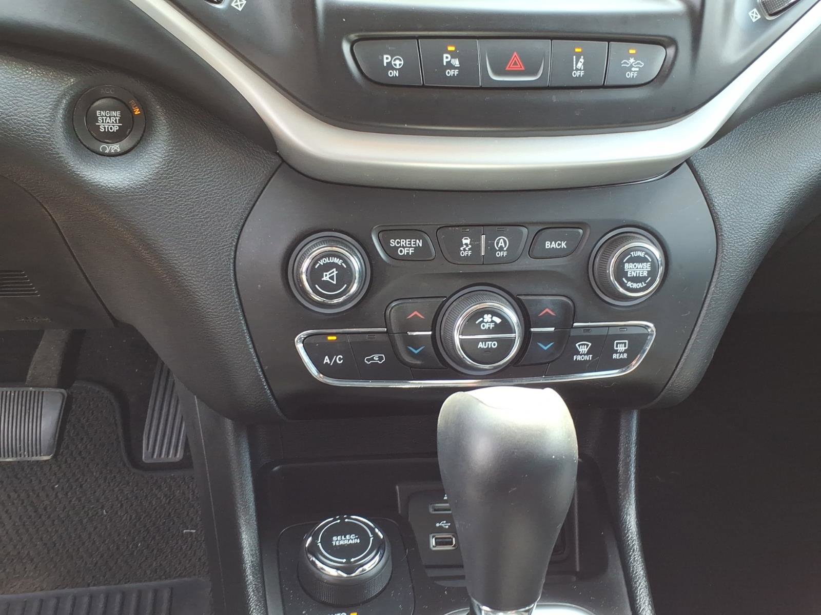 Used 2018 Jeep Cherokee Overland w/ Technology Group image 21