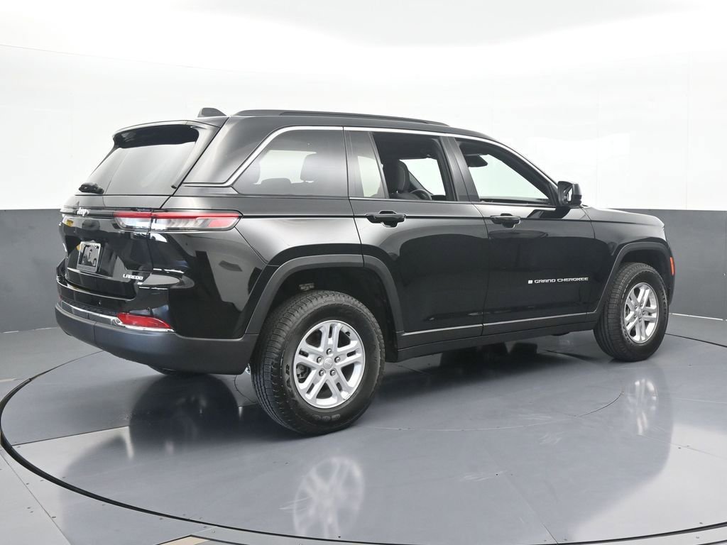 Used 2025 Jeep Grand Cherokee Laredo image 6
