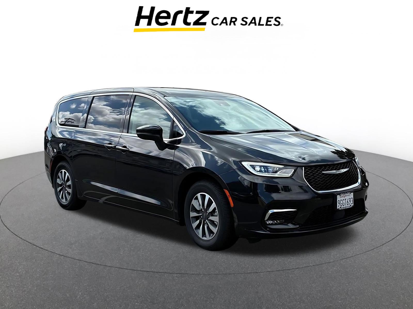 Used 2023 Chrysler Pacifica Touring-L image 1