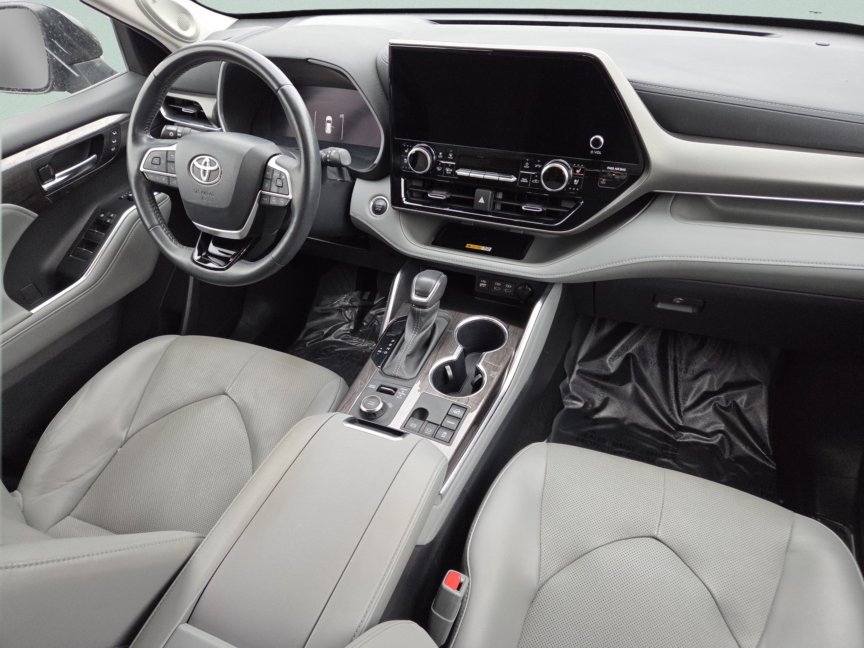 Used 2024 Toyota Highlander Limited AWD/4WD image 36