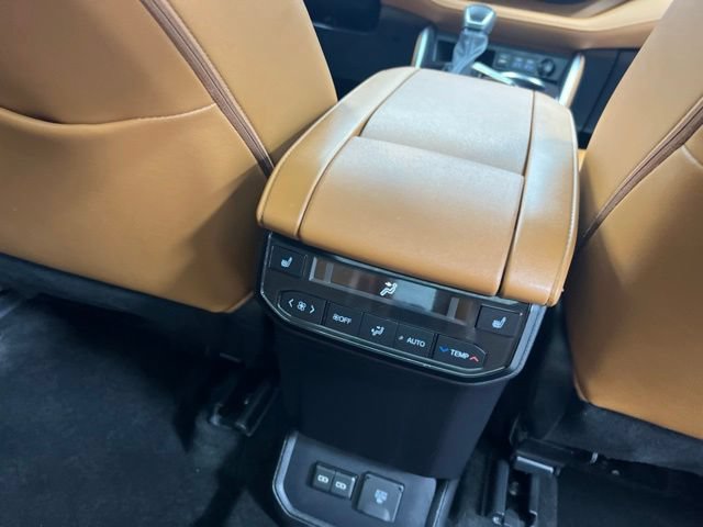 Used 2024 Toyota Highlander Platinum AWD/4WD image 26