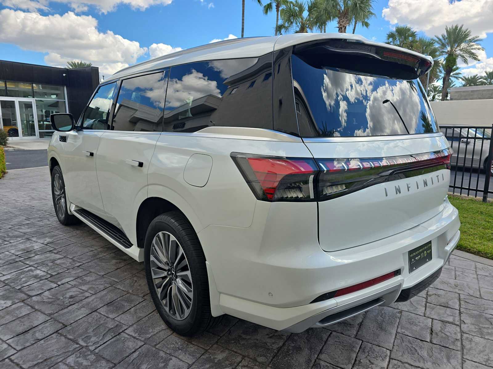 New 2026 INFINITI QX80 Luxe image 7