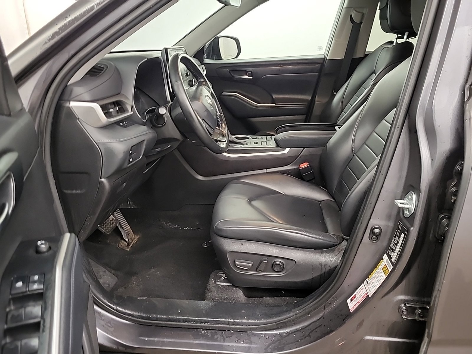 Used 2021 Toyota Highlander XLE image 10