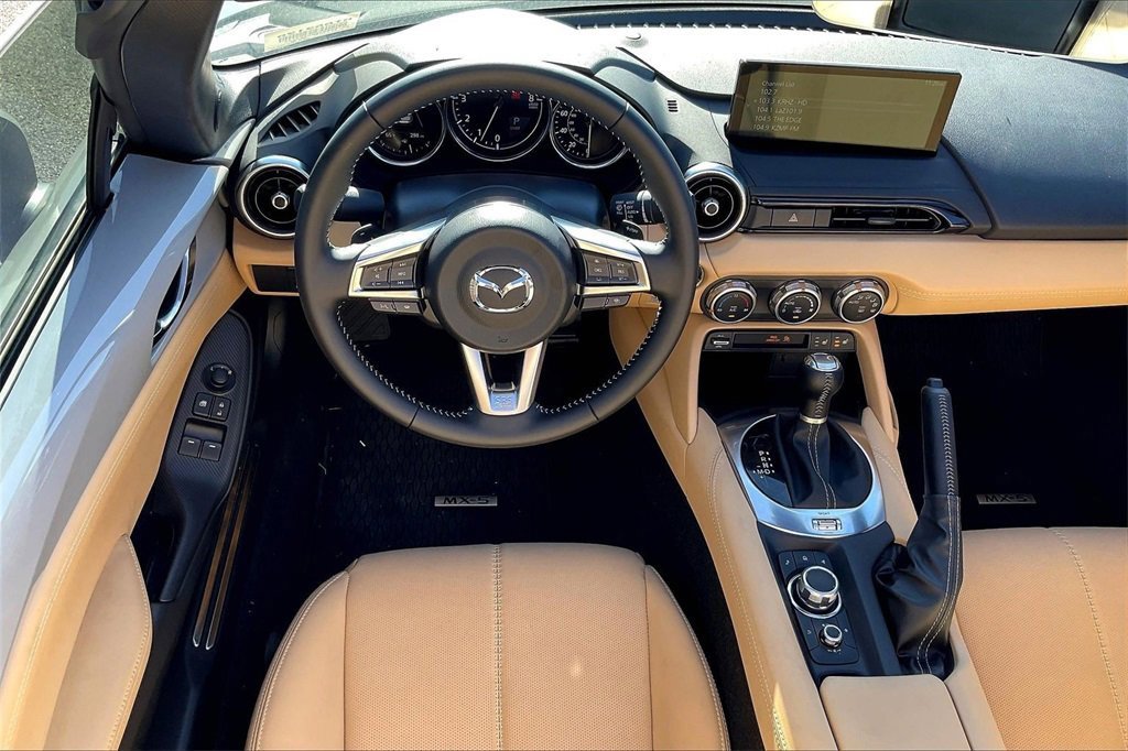 Used 2025 MAZDA MX-5 Miata RF Grand Touring image 14