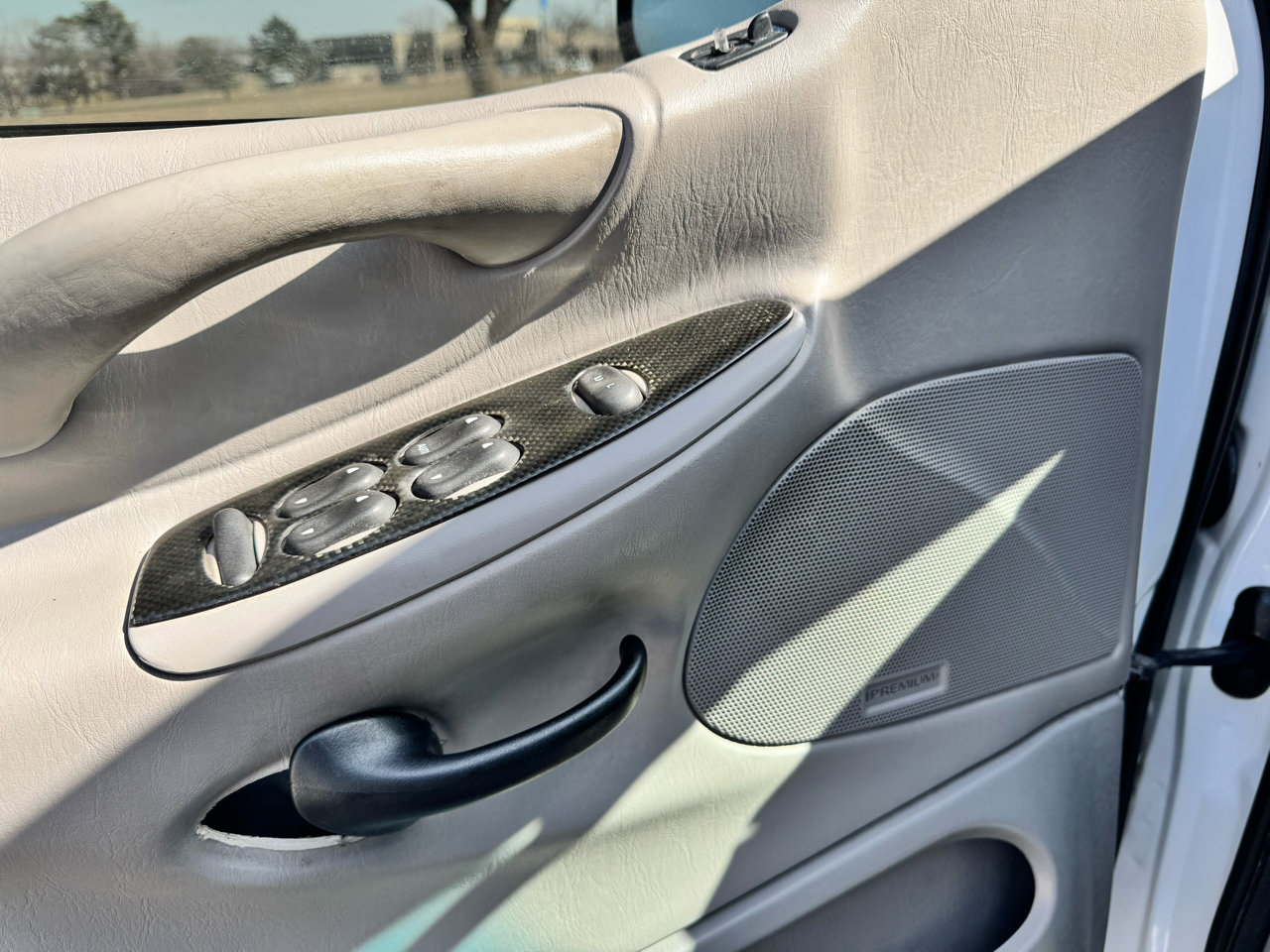 Used 2002 Ford Expedition XLT image 23