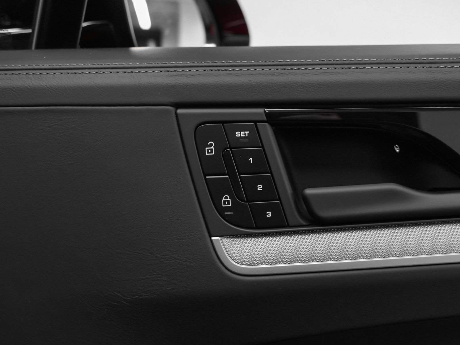 Certified 2025 Porsche Cayenne E-Hybrid image 22